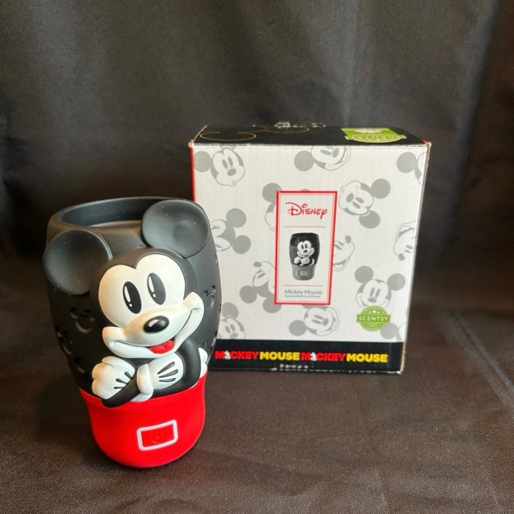 Scentsy Disney Mickey Mouse room diffuser with light